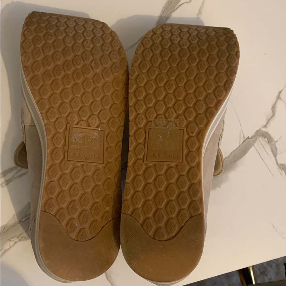 Dolce Vita women’s Tan Suede Loafers - Picture 5 of 6